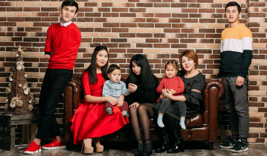 Орыс қожайынға жалынып-жалбардым, мысығымды жалап.